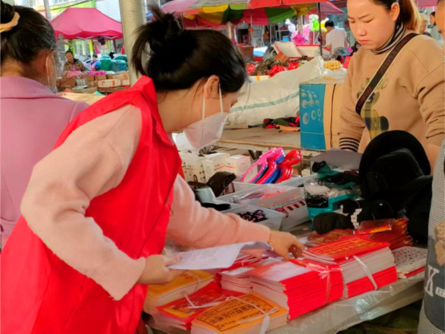 农贸市场临时摊点检查2_副本.jpg