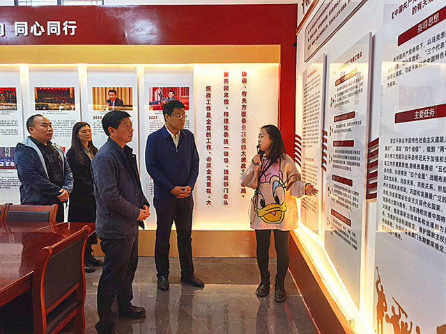 省社院调研组到黄龙调研统战工作_副本.jpg