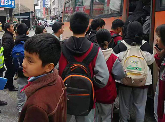 孟彦镇开展“护学行动”_副本.jpg