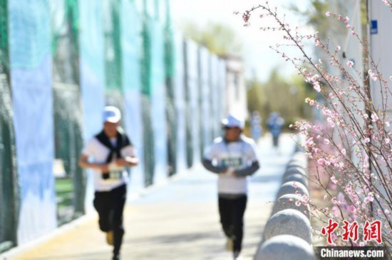 西藏拉萨：举办5公里欢乐跑活动
