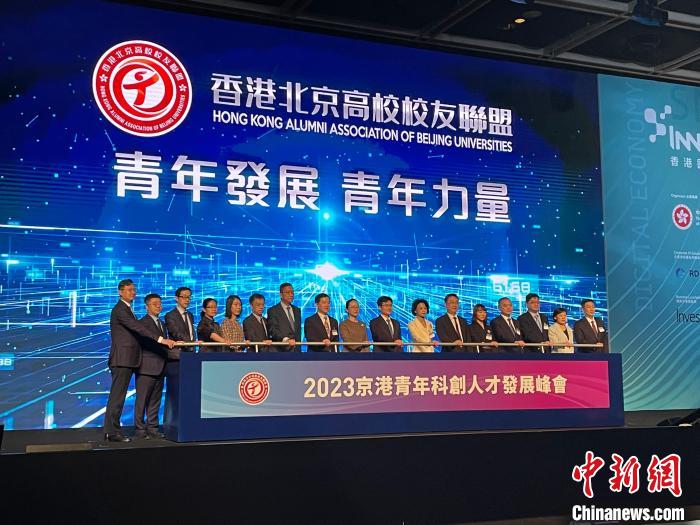 图一：出席活动嘉宾合影。　钱晓芸 摄