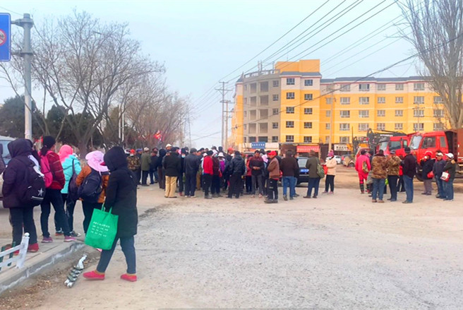 图为：2023年1月至今，县人社局举全县之力规范打造民生小区零工市场，为县域零散务工人员提供就业帮扶 （江凯摄）_副本.jpg