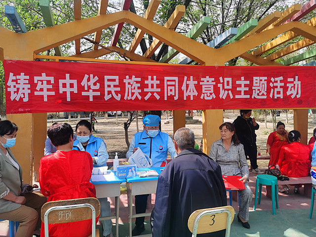 3 民族团结志愿服务主题活动（通讯员：白碱滩区(克拉玛依高新区）三平路街道五新社区娜地兰 13619996230供稿  审核人赵精文)_副本.jpg