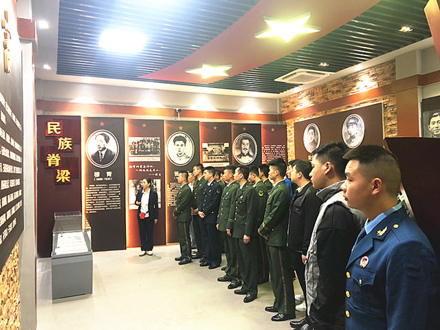 1开展红色革命教育活动_副本.jpg