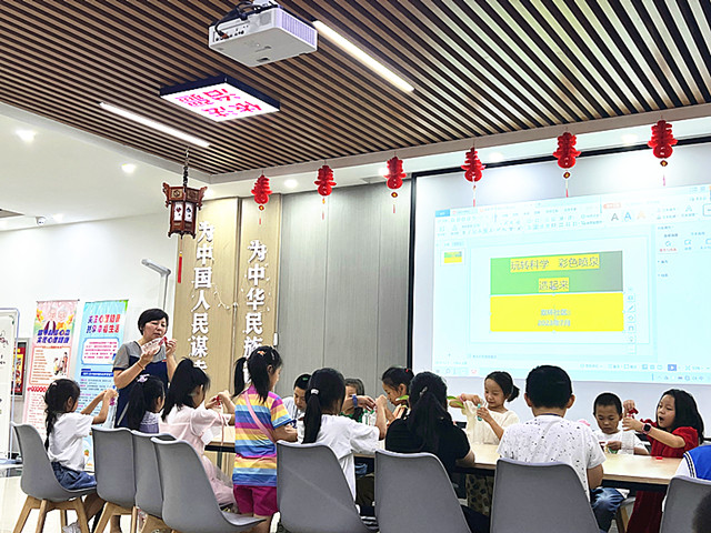 双环社区开展玩转科学  彩色喷泉“造”起来活动_副本.jpg