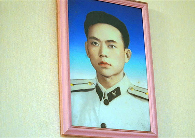 温忠毅老兵年轻时照片2_副本.jpg