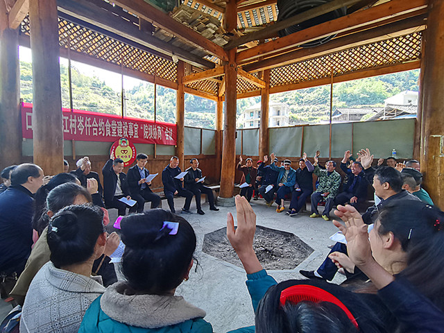 2023年4月26日黎平县政协在口江乡岑仟村召开“合约食堂”建设“院坝协商”会议_副本.jpg