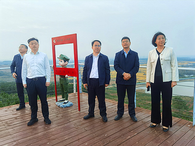 湖北省委统战部调研黄龙统战工作2_副本.jpg