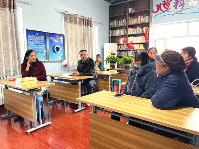 五新社区人大代表张业承开展接访活动，倾听群众反映的困难诉求_副本.jpg