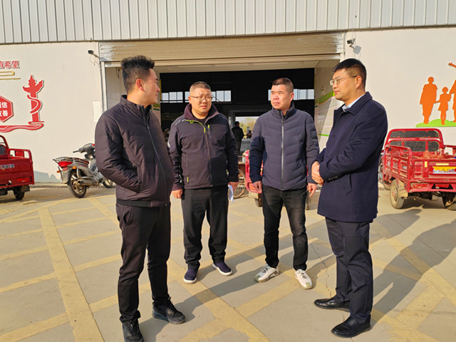 黄龙干部走访服务企业_副本.jpg