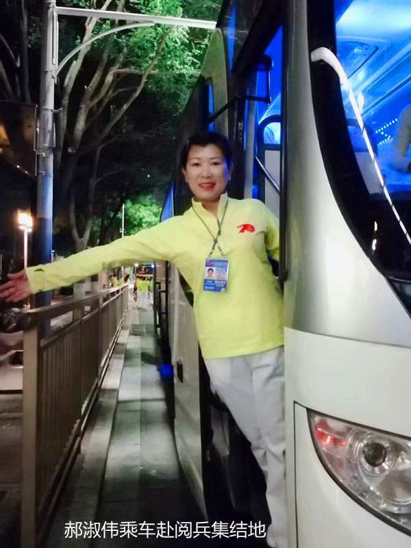 3 郝淑伟乘车赴阅兵集结地_副本.jpg