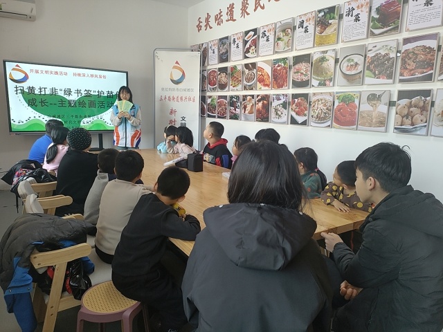 2.返乡大学生志愿者带青少年开展扫黄打非活动-克拉玛依市白碱滩区三平路街道振兴社区 杨雨婷 供稿  联系电话：18009903291 审核人：刘祥贞_副本.jpg