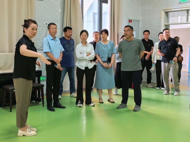2024年5月22日开展“助力高质量发展·万名代表万家”主题实践活动晨光幼儿园2_副本.jpg