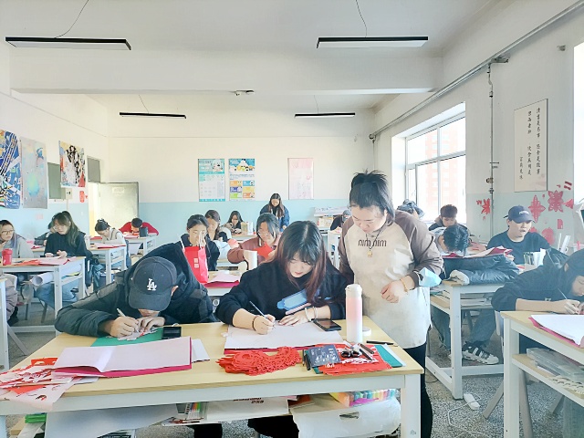 丛艺林指导学生_副本.jpg