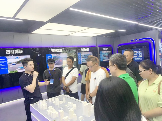 图为参访乌镇互联网小镇_副本.jpg