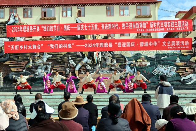 图为文艺表演1_副本.jpg