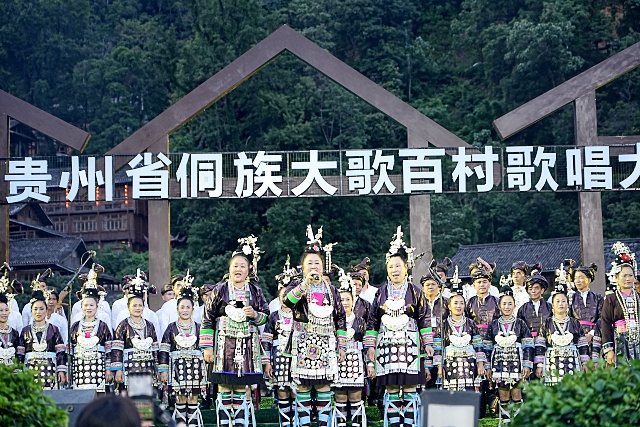 侗族群众演唱侗族大歌 （石卫勇拍摄_副本.jpg