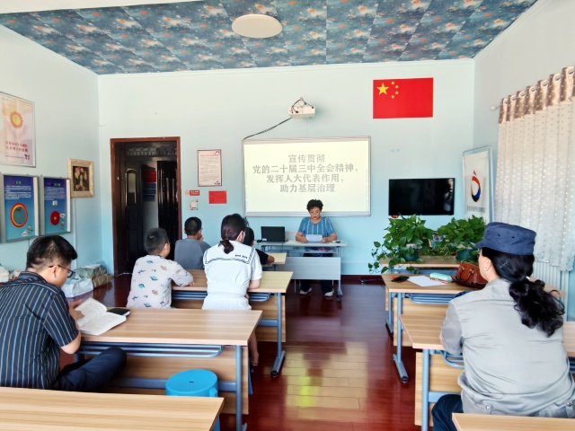 2.邹宏代表宣讲党的二十届三中全会精神_副本.jpg