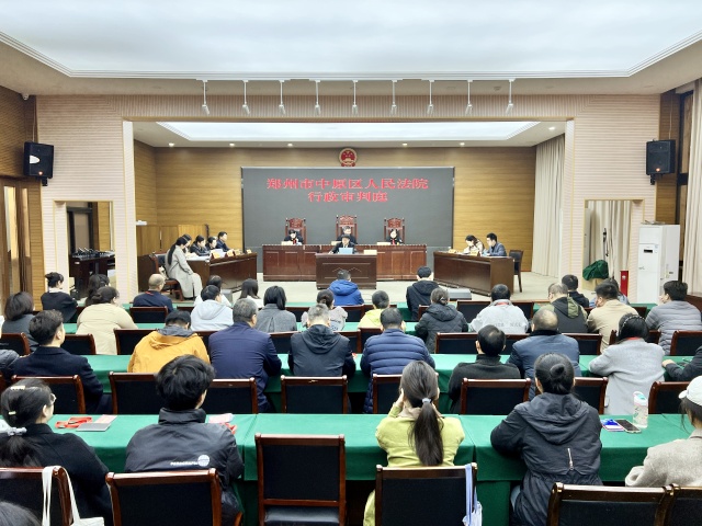 公众开放日：“零距离”旁听庭审 “面对面”以案释法_副本.jpg