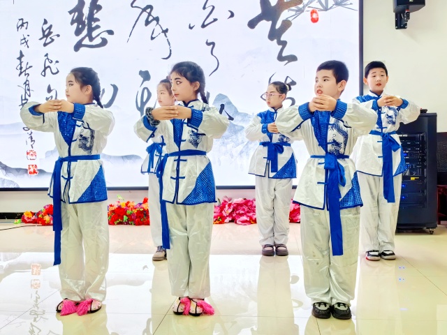 7.经典诗朗诵《劝学》-克拉玛依市白碱滩区三平路街道 段乐洋 供图  联系电话：18009903291 审核人：闫宇_副本.jpg