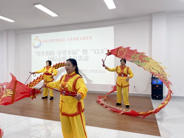 彩带龙表演_副本.jpg