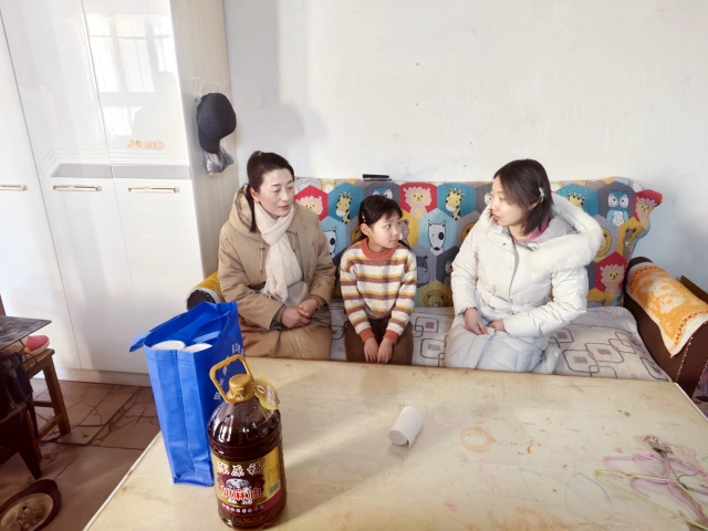 临泽县蓼泉镇：爱心妈妈”温暖童心_副本.jpg