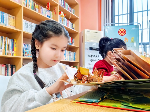 辖区儿童自主阅读 拍摄者：段乐洋_副本.jpg