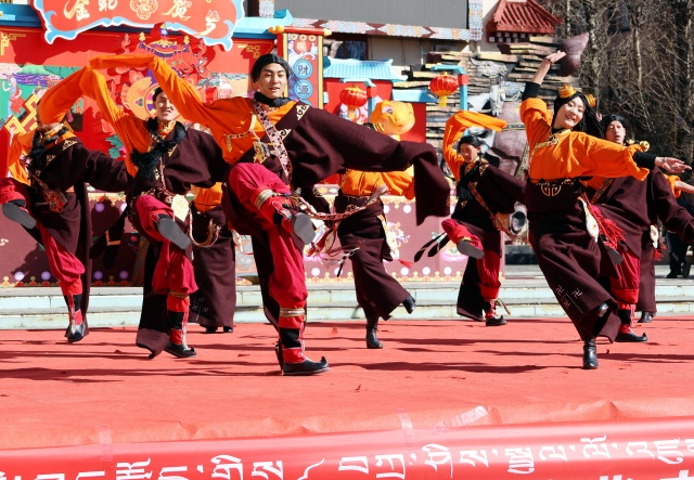 图为舞蹈表演2_副本.jpg