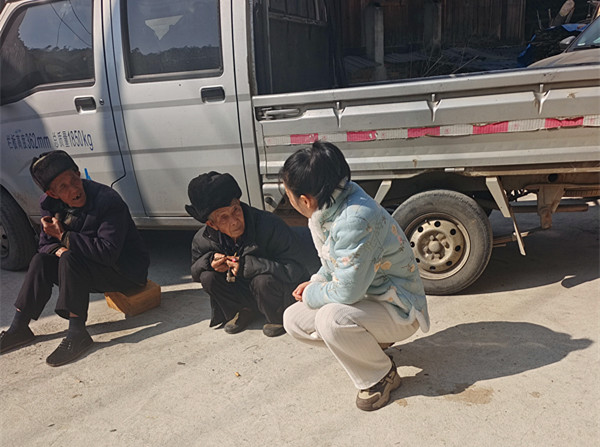 走访群众._副本.jpg