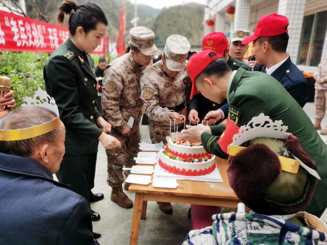给老人过几集体生日_副本.jpg