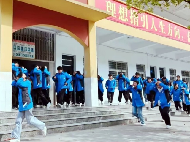 17F94C64F56E2D16AC3FBE35F777B9CD_副本.jpg
