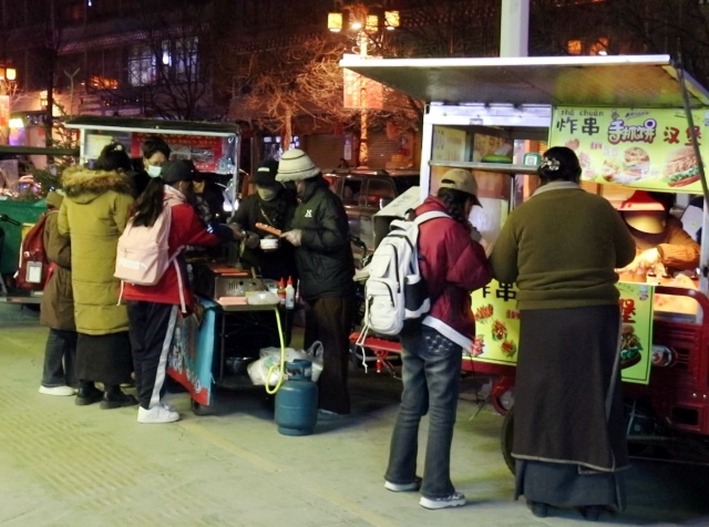 图为理塘地摊经济_副本.jpg