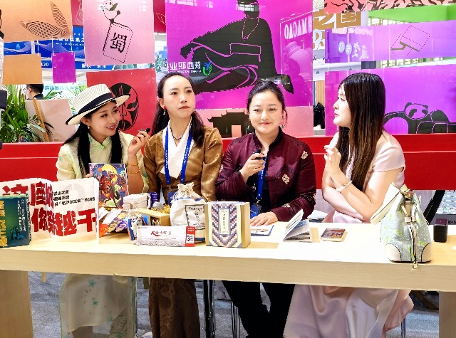图为直播推介理塘旅游_副本.jpg