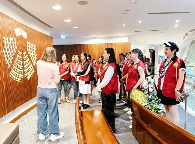 香港双非子女协会成员到访立法会 