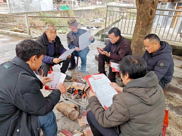 2025年3月8日，德化乡乌孟村利用“3·8”妇女节宣传村规民约，将移风易俗和消防安全隐患排查整治纳入村规民约2，拍摄者：陈湘黔_副本.jpg