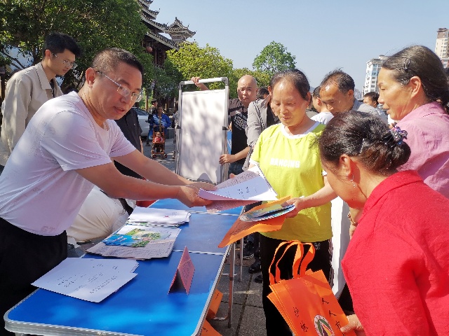 黎平县综治平安建设宣传月普法宣传活动_副本.jpg