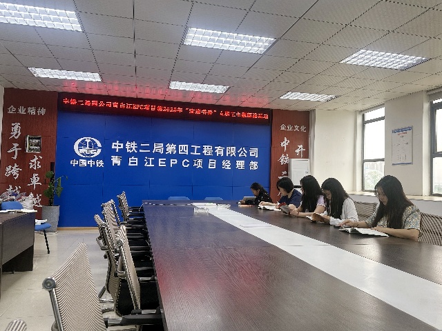 读书照_副本.jpg