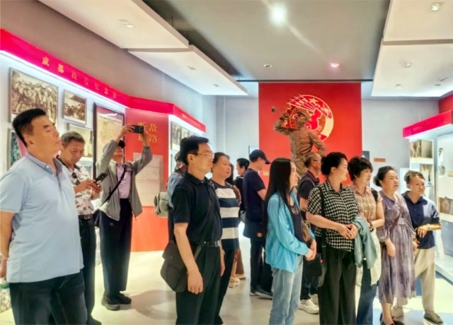 成都市金牛区军休中心赴蒲江县开展红色教育